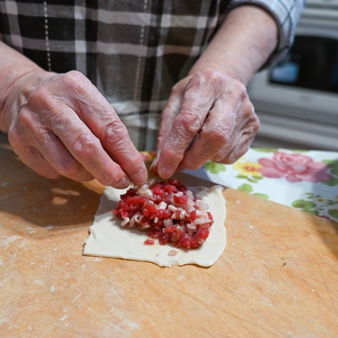 Meie pirukad on puhas käsitöö.  Ja kuna me teeme p